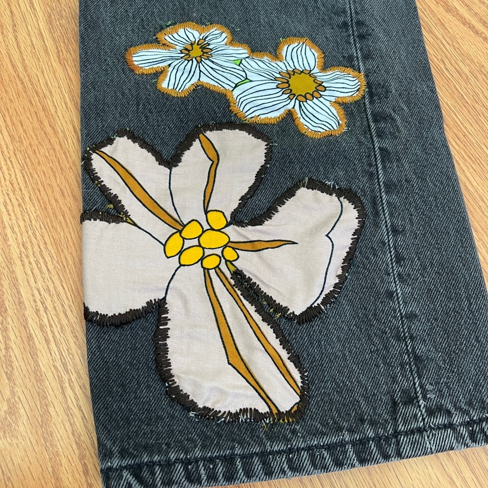 🍄SOLD🍄 Vintage Levi’s black jeans with floral patchwork size 36x32 - Picture 10 of 10